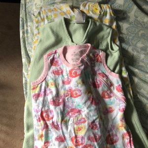 Lot of 3 Sleep Sacks medium (6-12months)